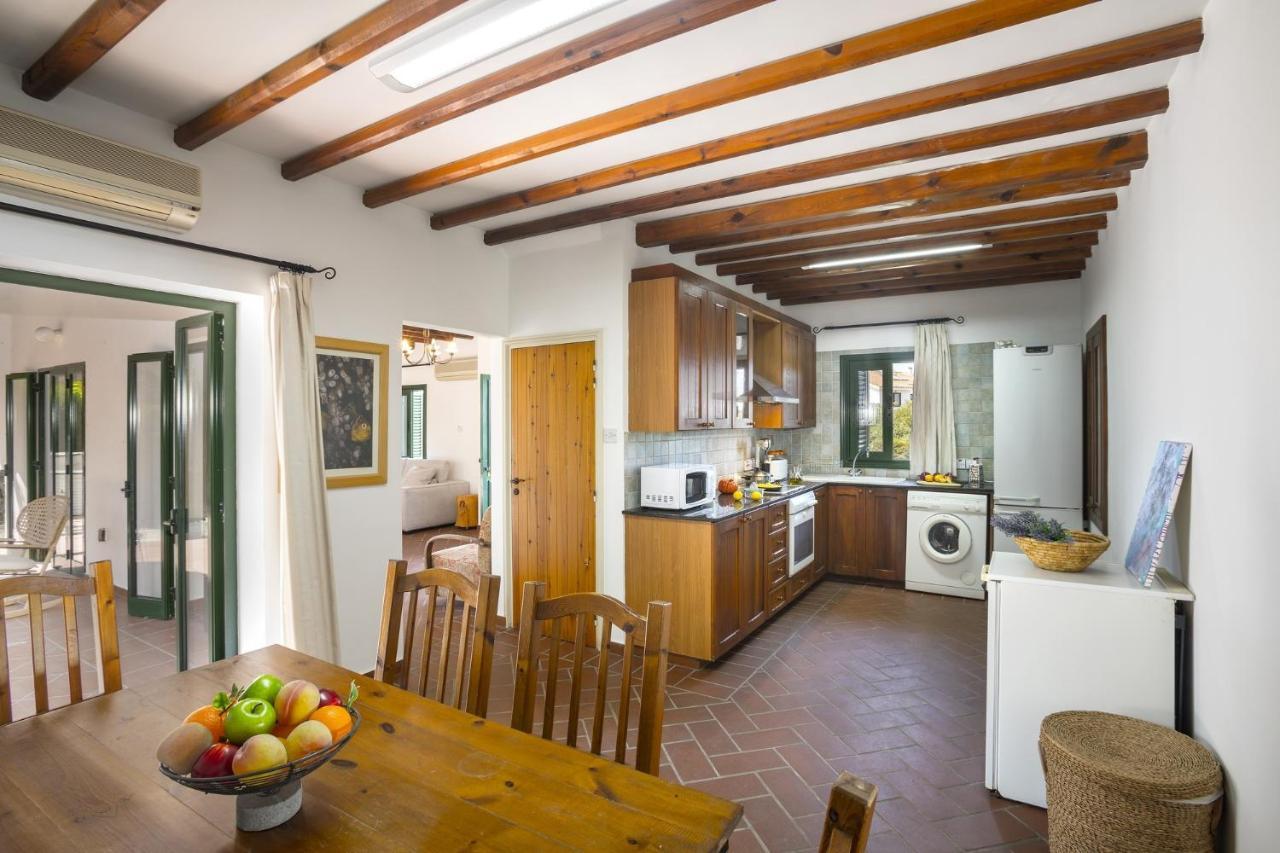 The Apple Tree Villa Протарас Экстерьер фото